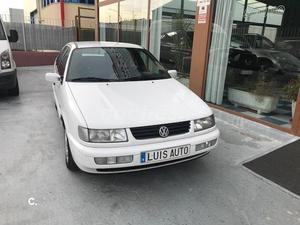 VOLKSWAGEN Passat 1.9 TDI 4p.