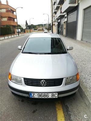 VOLKSWAGEN Passat 1.9 TDI COMFORTLINE 4p.