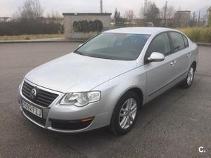 VOLKSWAGEN Passat 1.9 TDI 105cv Trendline 4p.