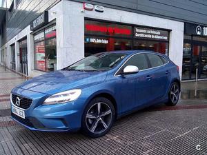 VOLVO V D2 RDesign Momentum 5p.