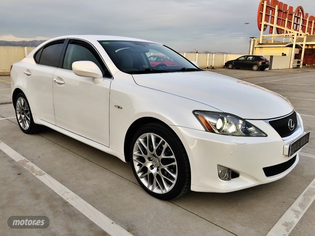 Lexus IS