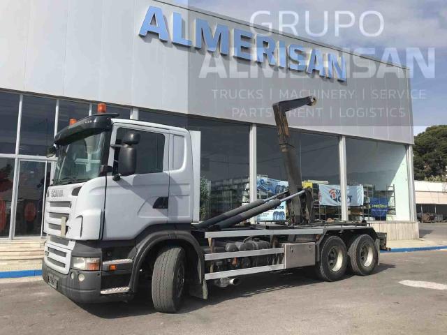 Scania R X4. PORTACONTENEDORES. COLOR GRIS.