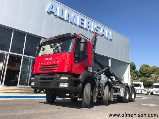 Iveco TRAKKER AD340T45 8X4. PORTACONTENEDORES.