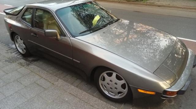 Porsche 944