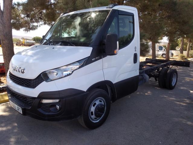 Iveco DAILY  EN CHASIS CABINA.